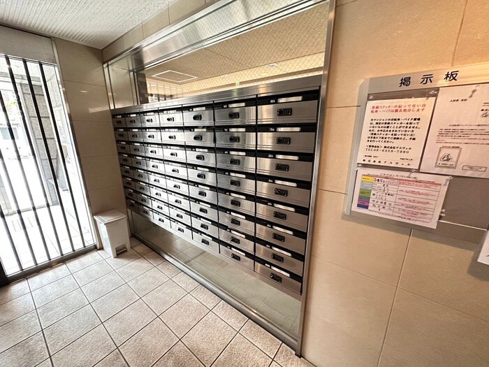 物件外観写真5　(エントランス部分)