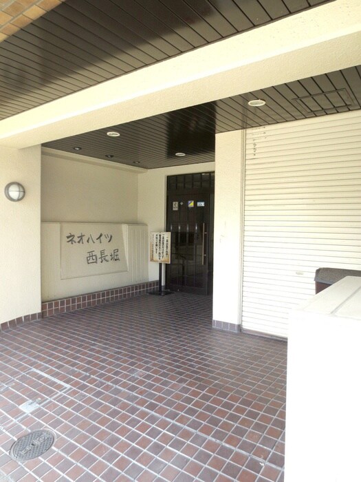 物件外観写真4　(エントランス部分)