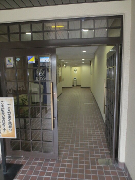 物件外観写真5　(エントランス部分)