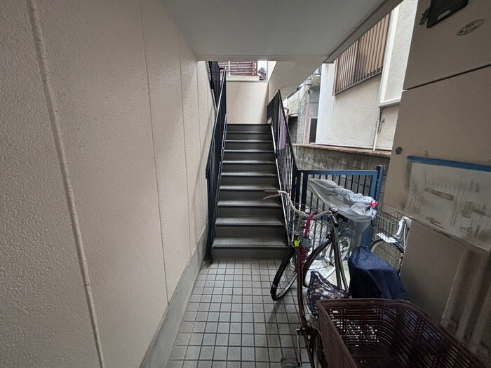 物件外観写真5　(エントランス部分)