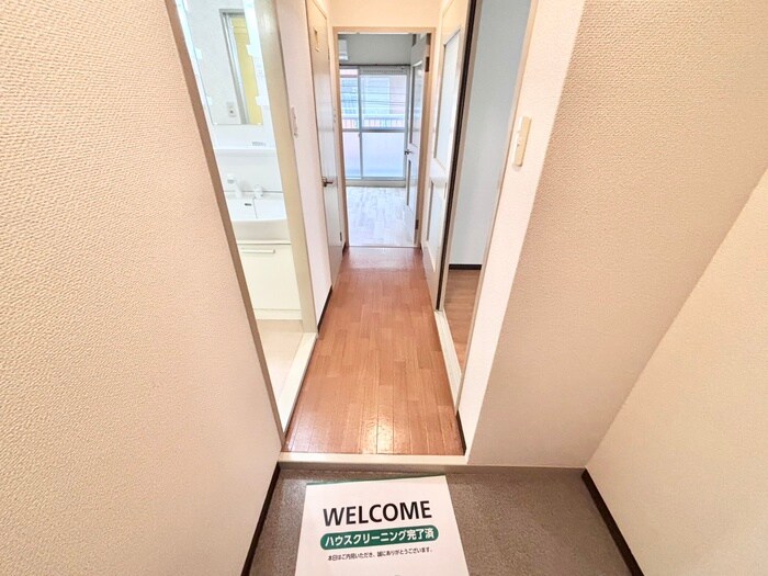 物件内観写真17　(玄関)