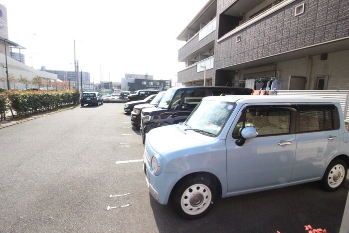 パルファン鳳の駐車場