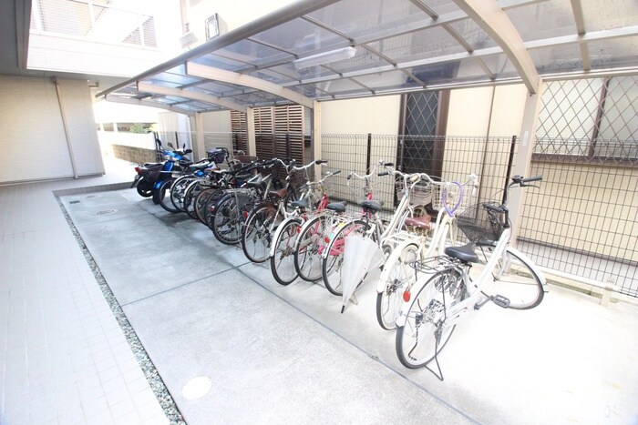 物件外観写真5　(駐輪場)