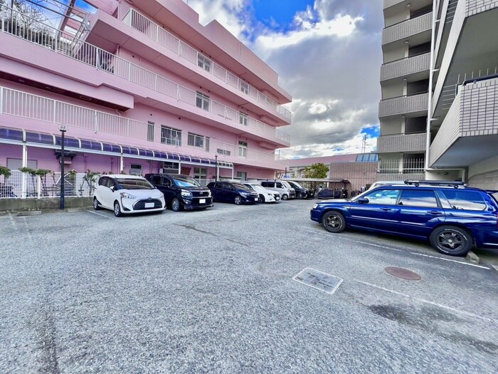 物件外観写真6　(駐車場)