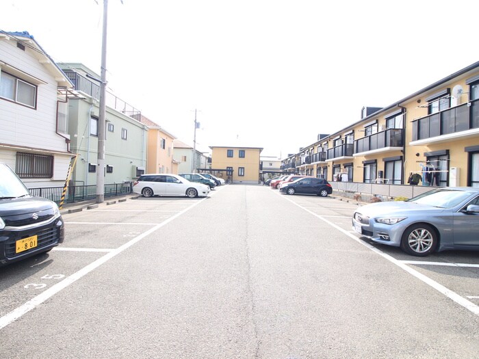 物件外観写真5　(駐車場)