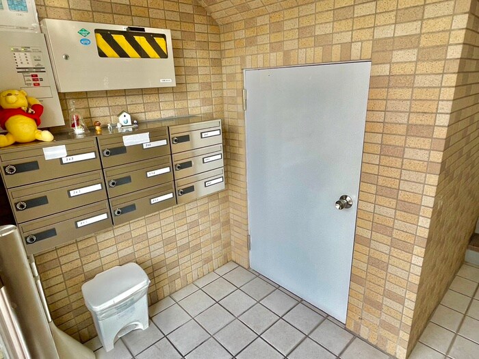物件外観写真4　(エントランス部分)