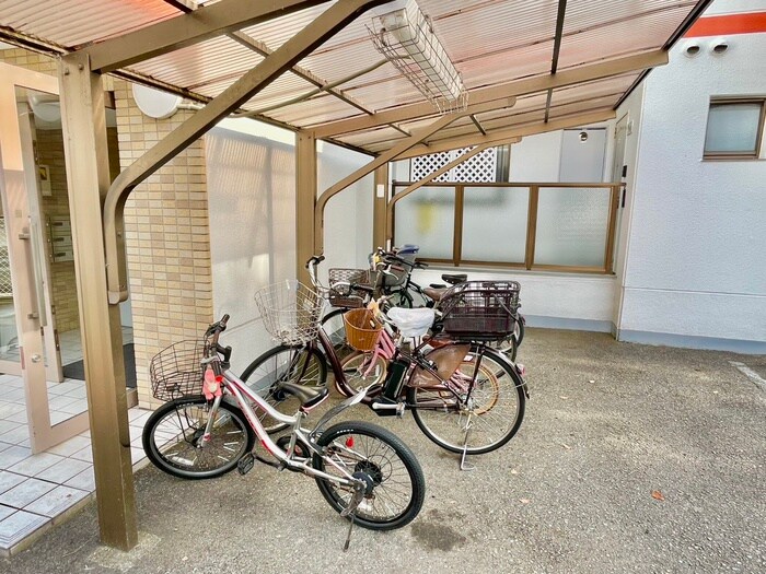 物件外観写真5　(駐輪場)