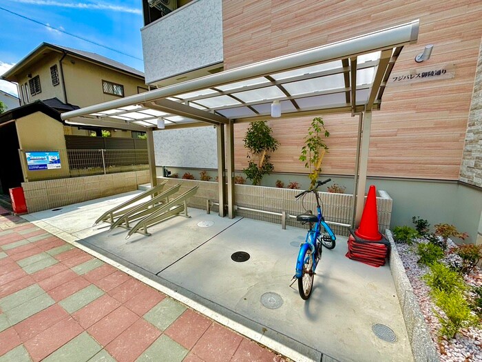 物件外観写真3　(駐輪場)