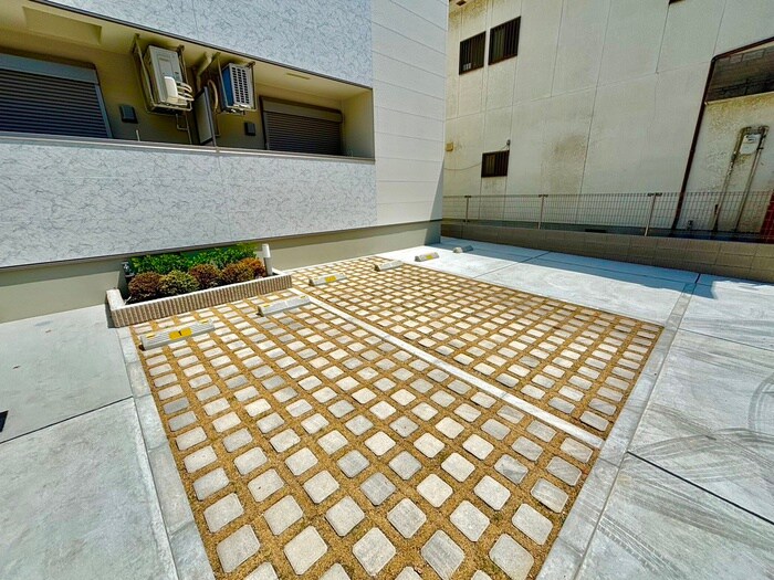 物件外観写真4　(駐車場)