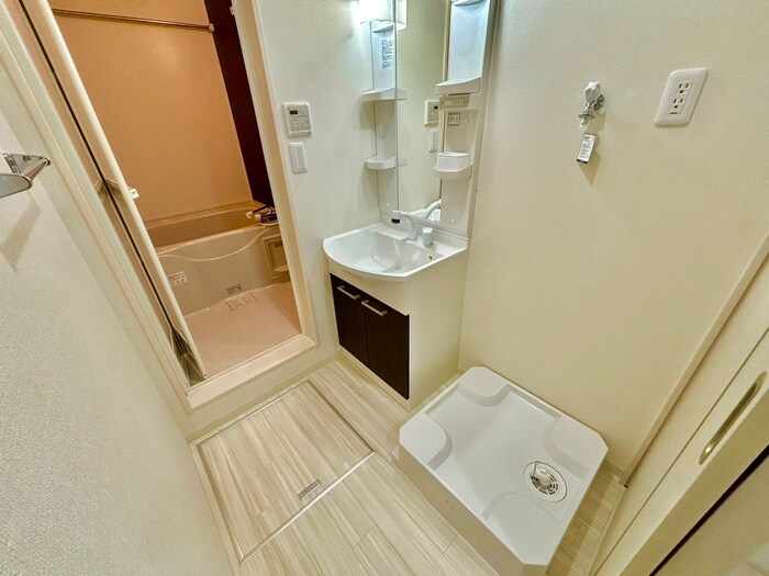 物件内観写真16　(洗濯機置場)