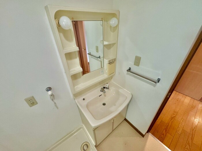 物件内観写真12　(洗面)