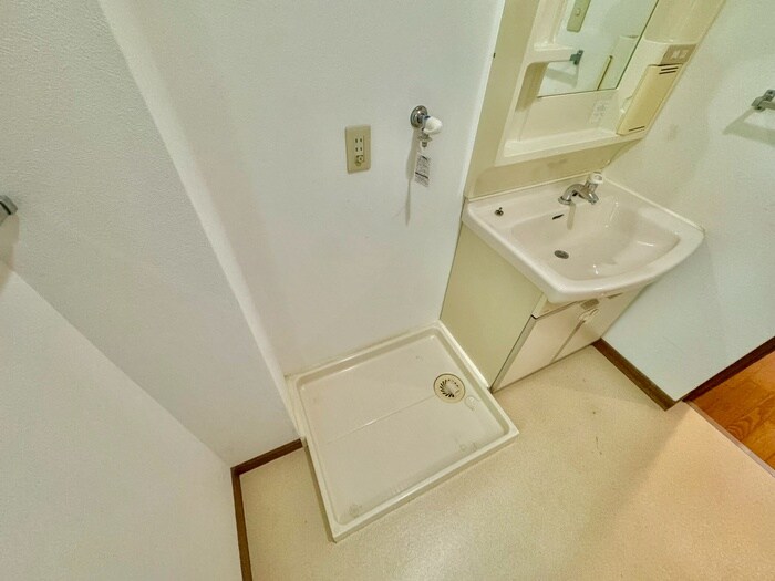 物件内観写真18　(洗濯機置場)