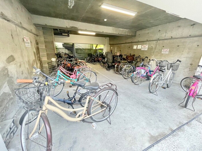 物件外観写真3　(駐輪場)