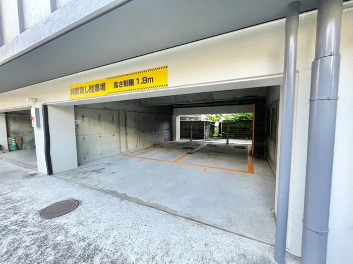 物件外観写真5　(駐車場)