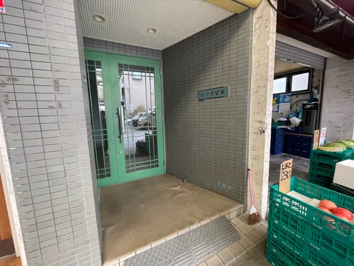物件外観写真2　(エントランス部分)