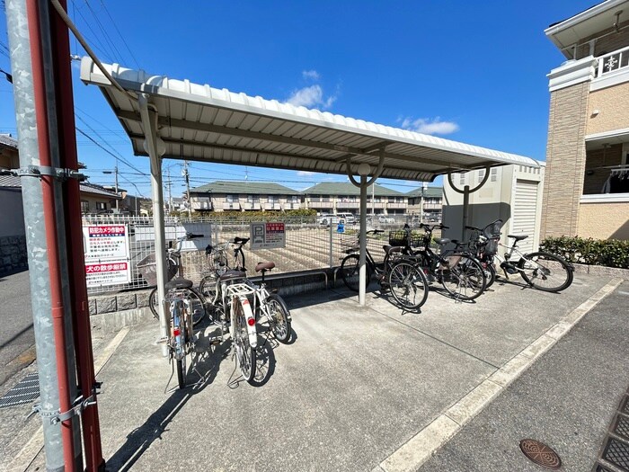 物件外観写真5　(駐輪場)