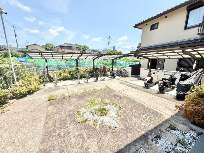 物件外観写真4　(駐輪場)