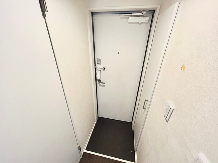 物件内観写真13　(玄関)