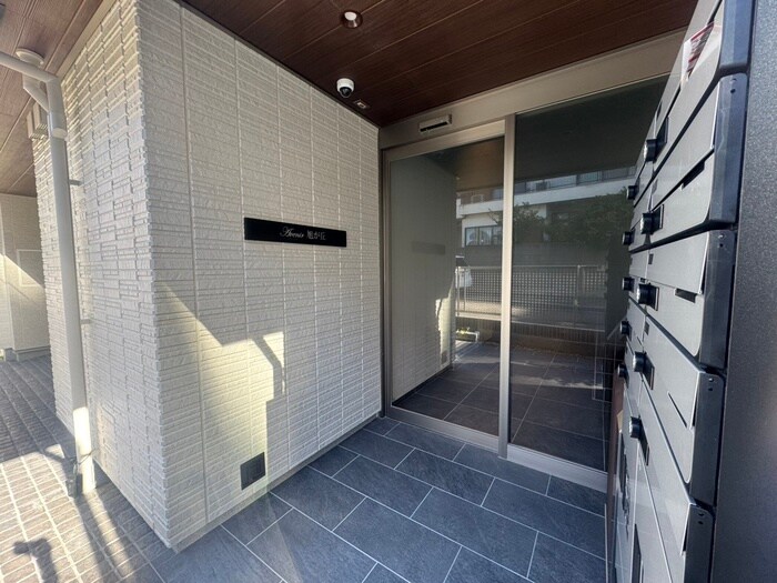 物件外観写真2　(エントランス部分)