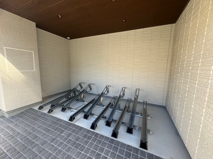 物件外観写真3　(駐輪場)