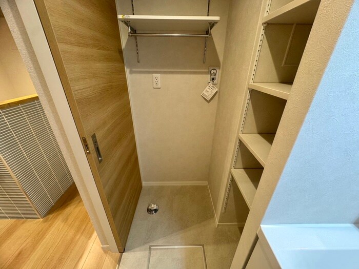 物件内観写真12　(洗濯機置場)