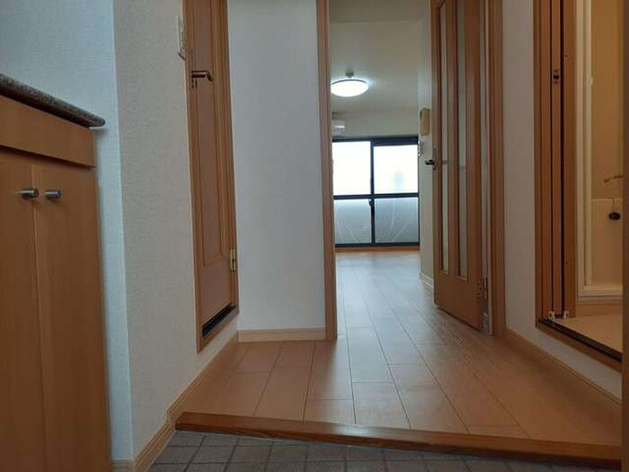物件内観写真11　(玄関)