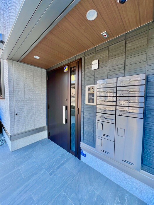 物件外観写真3　(エントランス部分)