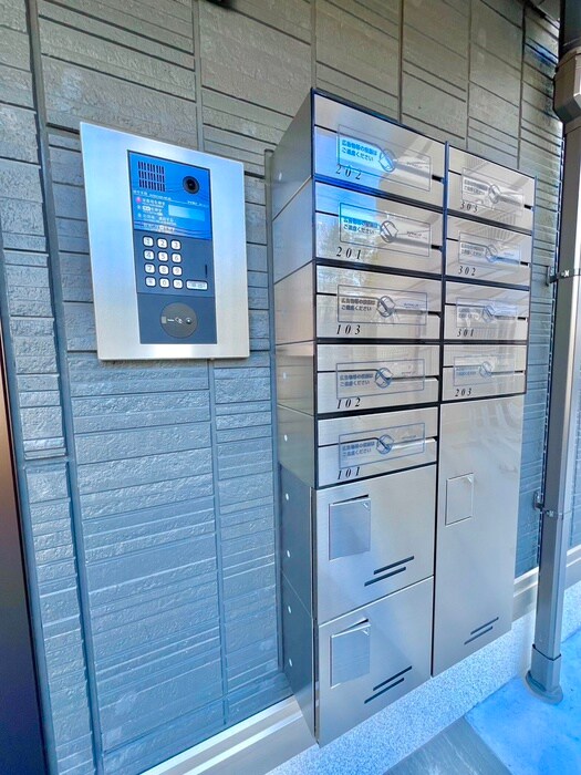 物件外観写真4　(エントランス部分)