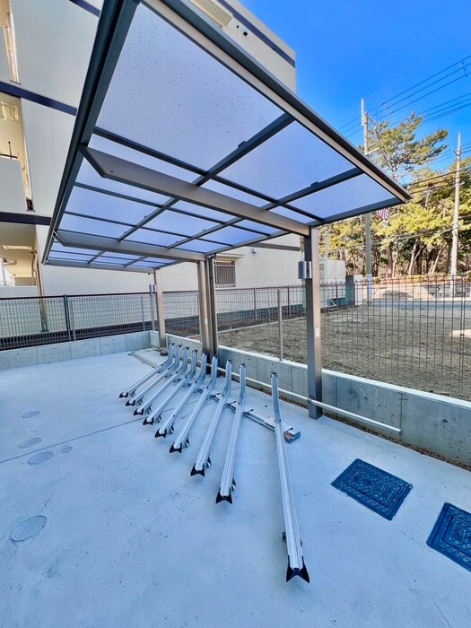 物件外観写真5　(駐輪場)