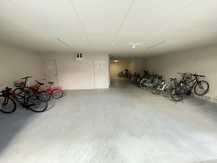 物件外観写真5　(駐輪場)