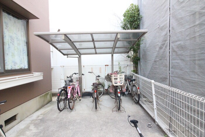 物件外観写真6　(駐輪場)