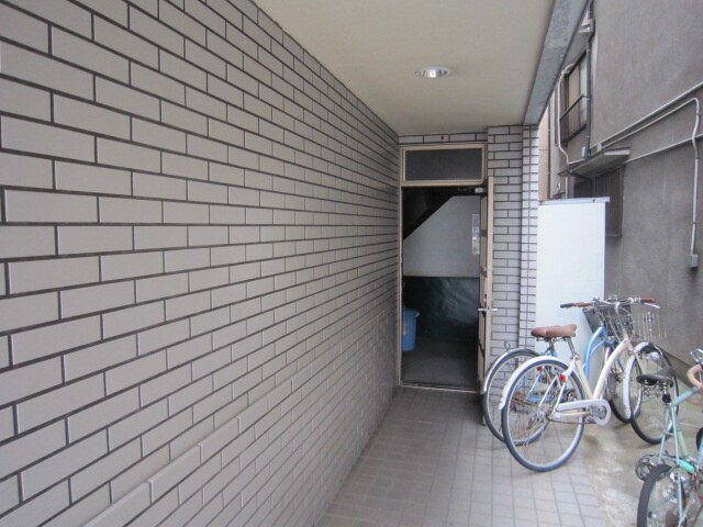物件外観写真2　(エントランス部分)