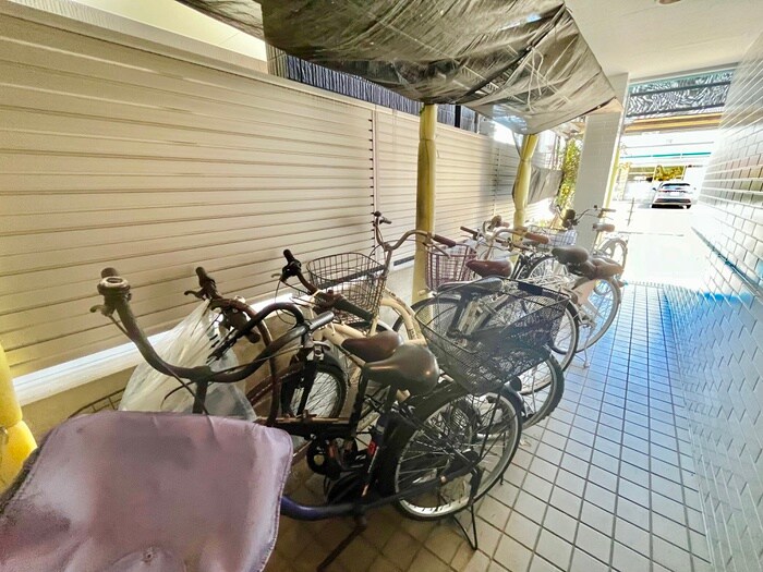 物件外観写真6　(駐輪場)