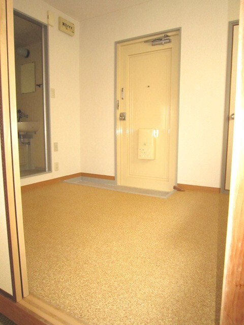 物件内観写真16　(玄関)