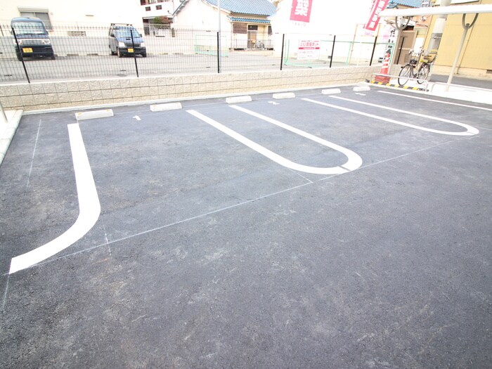 物件外観写真3　(駐車場)