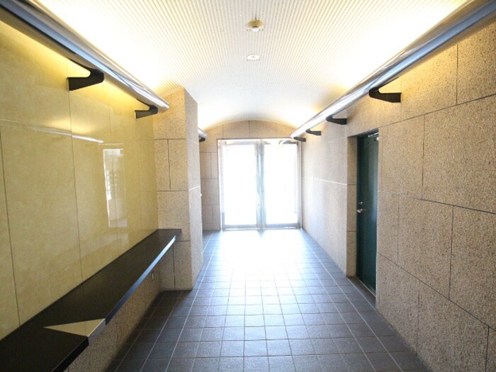 物件外観写真3　(エントランス部分)