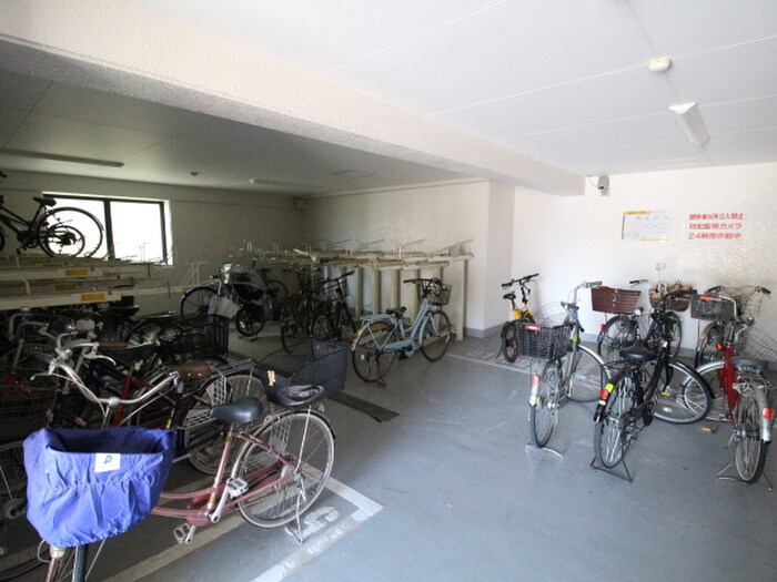 物件外観写真4　(駐輪場)