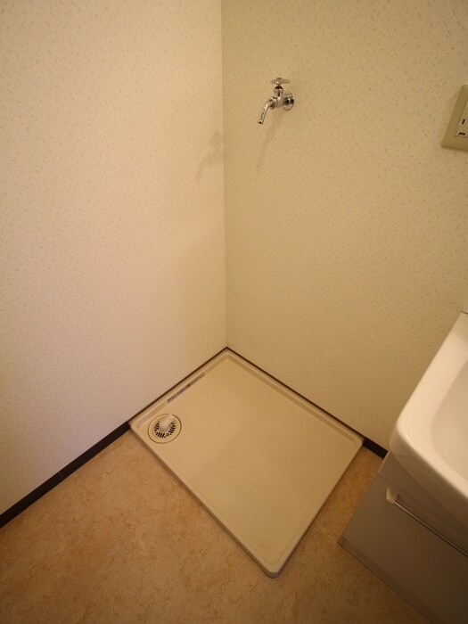 物件内観写真10　(洗濯機置場)