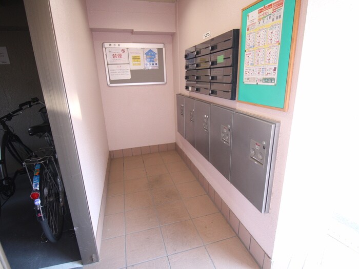 物件外観写真5　(エントランス部分)