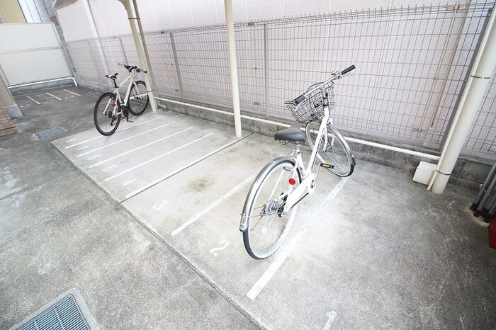 物件外観写真3　(駐輪場)