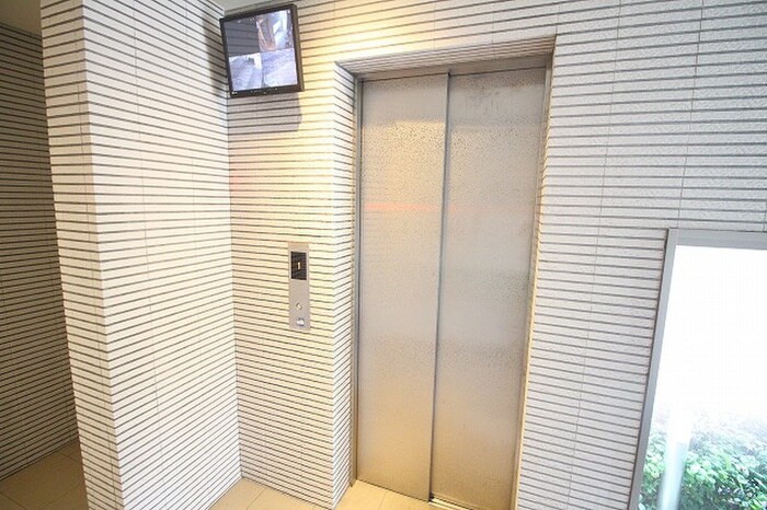 物件外観写真5　(エントランス部分)