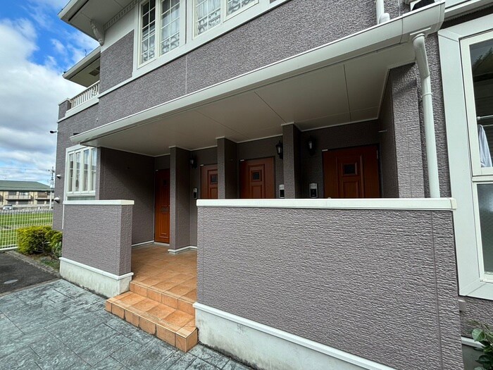 物件外観写真3　(エントランス部分)