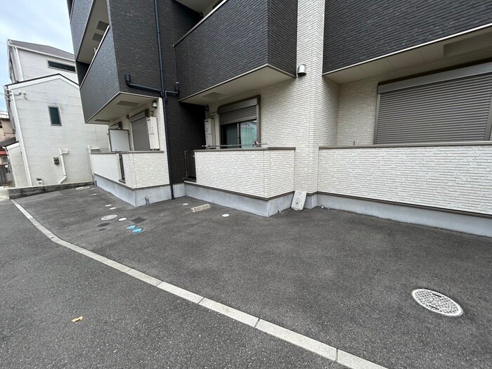 物件外観写真6　(駐車場)