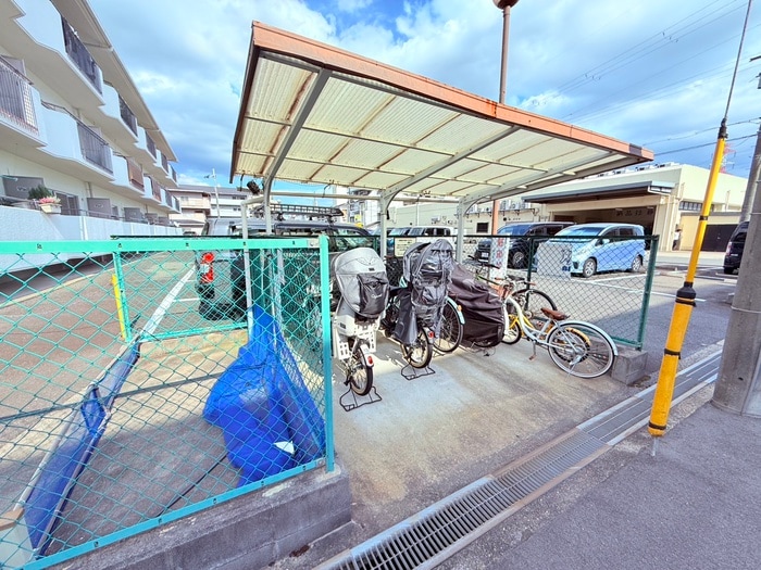 物件外観写真5　(駐輪場)