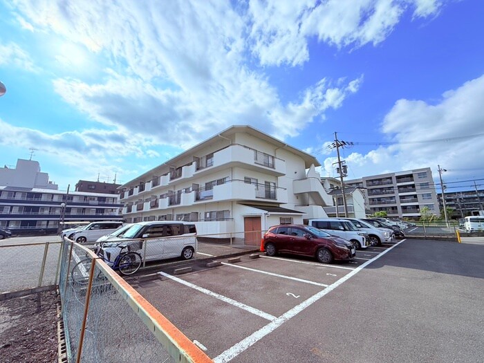 物件外観写真6　(駐車場)