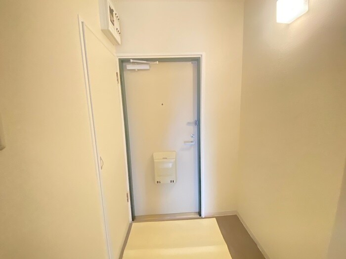 物件内観写真16　(玄関)