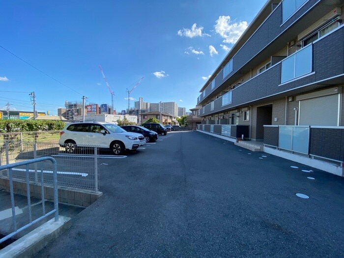 物件外観写真2　(駐車場)