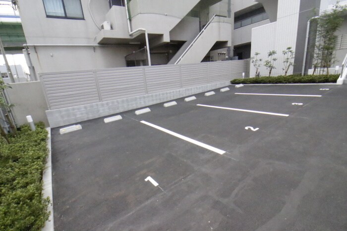 物件外観写真6　(駐車場)