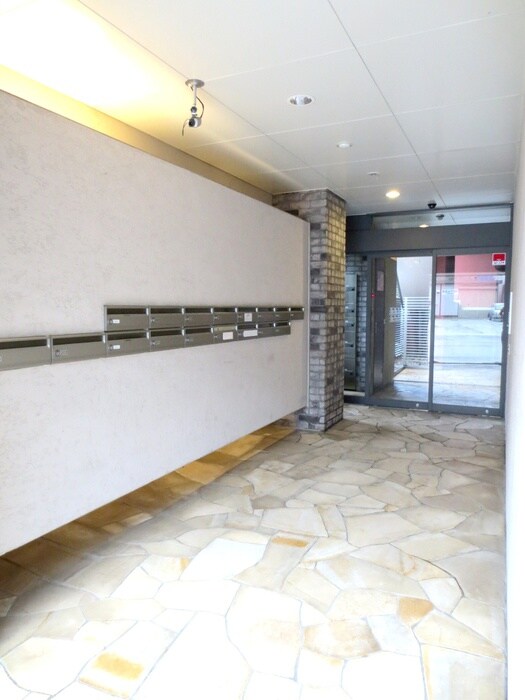 物件外観写真4　(エントランス部分)