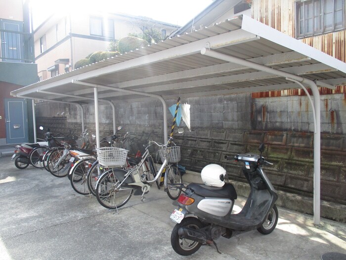 物件外観写真4　(駐輪場)